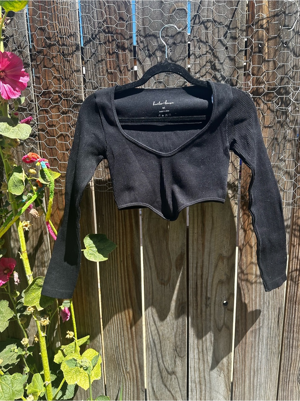 Black Ribbed Long-Sleeve Scoop Crop Top